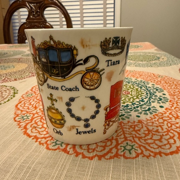 GORGEOUS NWT Commemorative Queen Elizabeth II Platinum Jubilee Mug - Picture 2 of 6